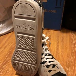 High top Tennis shoes